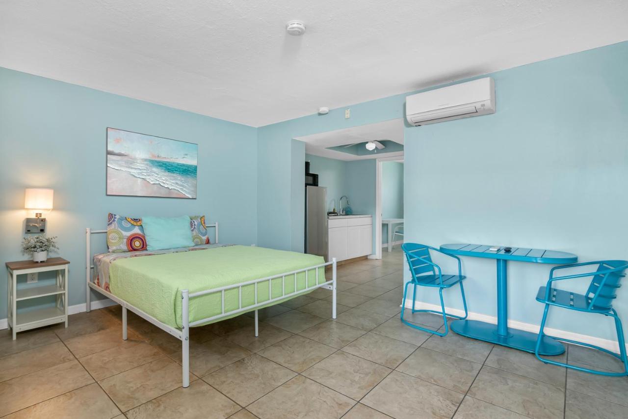 Latitude 26 Waterfront And Marina Motel