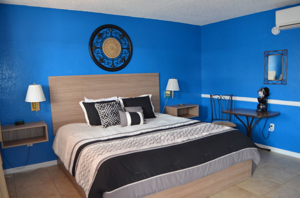 Latitude 26 Waterfront And Marina Motel